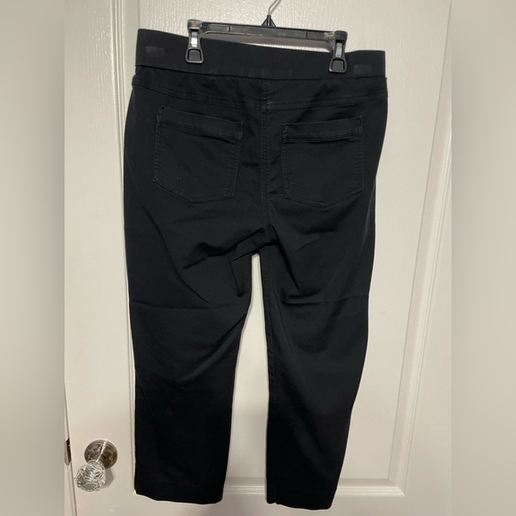 Kim Rogers Petite size 6 black stretchy capris - Picture 3 of 3